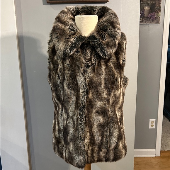 Rachel Zoe Jackets & Blazers - Rachel Zoe Faux Fur Vest in Brown Gray Tan blend ladies size medium